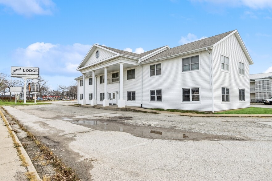320 2nd St, Coralville, IA for sale - Building Photo - Image 2 of 26