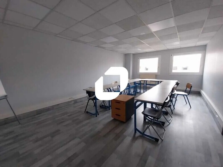 5 Avenue Pavlov, Trappes for lease - Interior Photo - Image 2 of 7