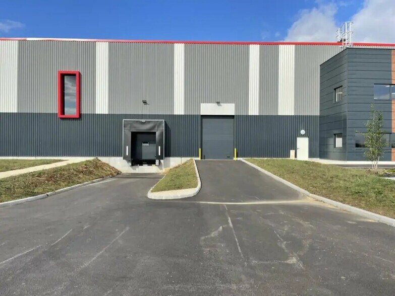 Office in Roissy-en-France for lease - Building Photo - Image 1 of 8