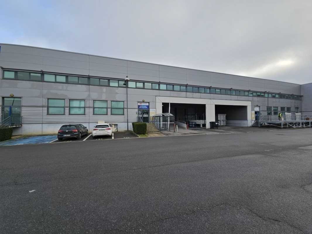 Flex in Ivry-sur-Seine for lease Building Photo- Image 1 of 11