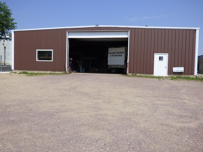 111 2nd St, Winthrop, MN for sale - Building Photo - Image 2 of 9