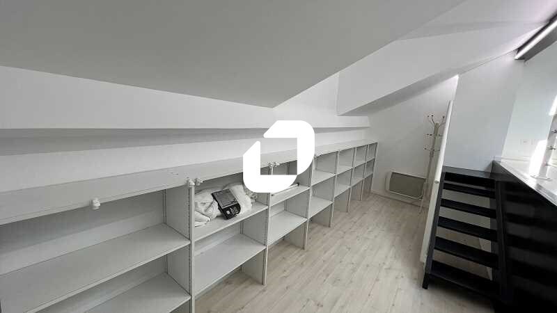 Office in Suresnes for lease - Building Photo - Image 3 of 7
