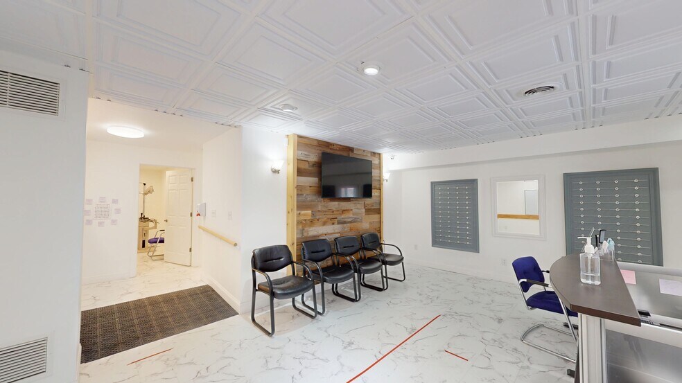 718 N Bridge St, Yorkville, IL à louer - Photo du bâtiment - Image 3 de 27