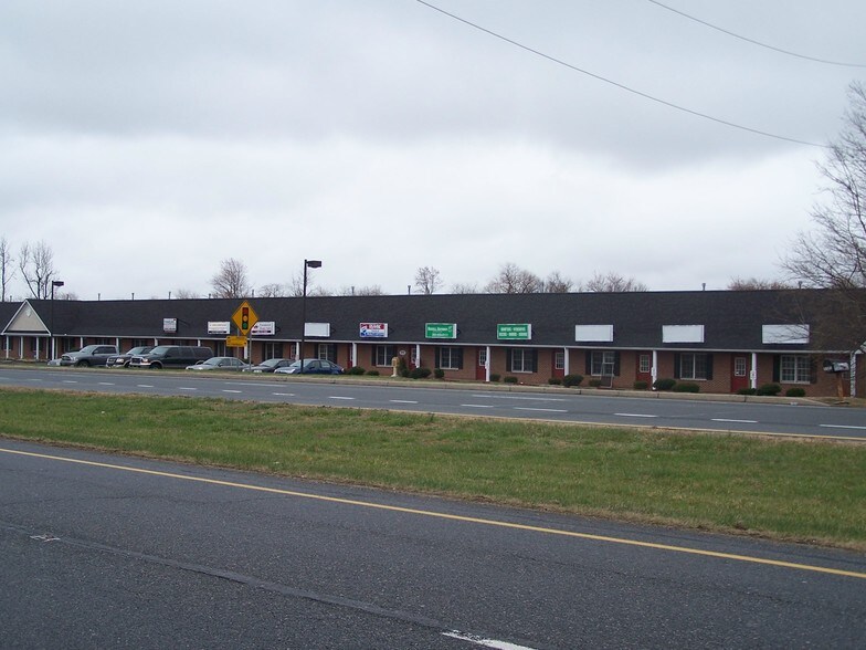 5609-5621 Dupont Pky, Smyrna, DE à vendre - Photo du bâtiment - Image 2 de 4