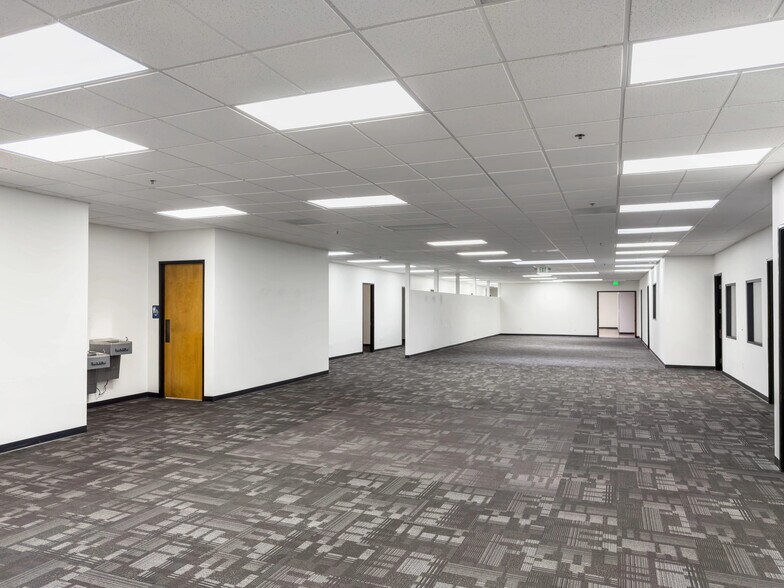 1330 Calle Avanzado, San Clemente, CA for lease - Interior Photo - Image 3 of 8