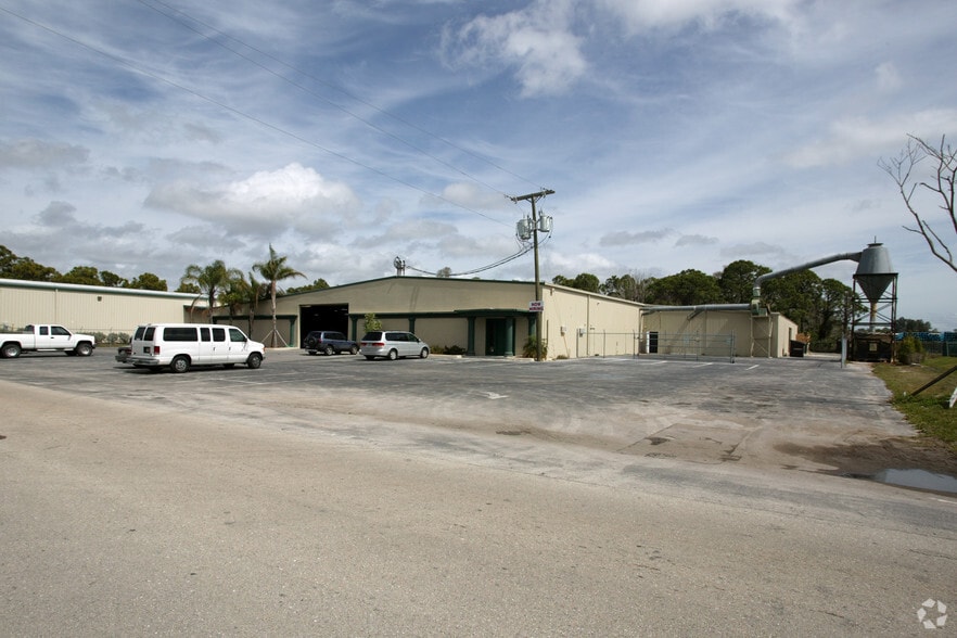 17061 Alico Center Rd, Fort Myers, FL for lease - Building Photo - Image 3 of 13