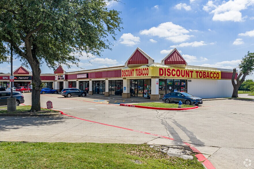 909 Gross Rd, Mesquite, TX à louer - Photo du bâtiment - Image 3 de 6