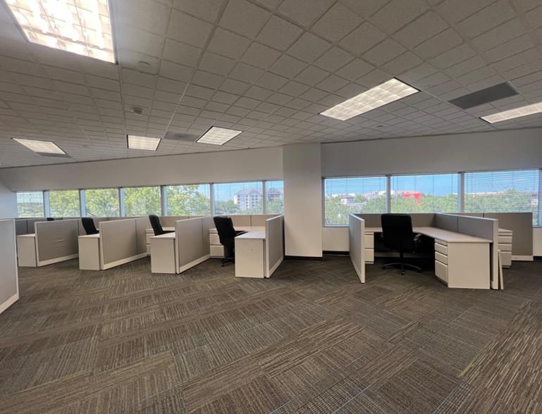 5220 Spring Valley Rd, Dallas, TX for lease Interior Photo- Image 1 of 10