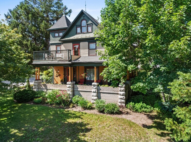908 Michigan St, Sturgeon Bay, WI à vendre - Photo du bâtiment - Image 3 de 52