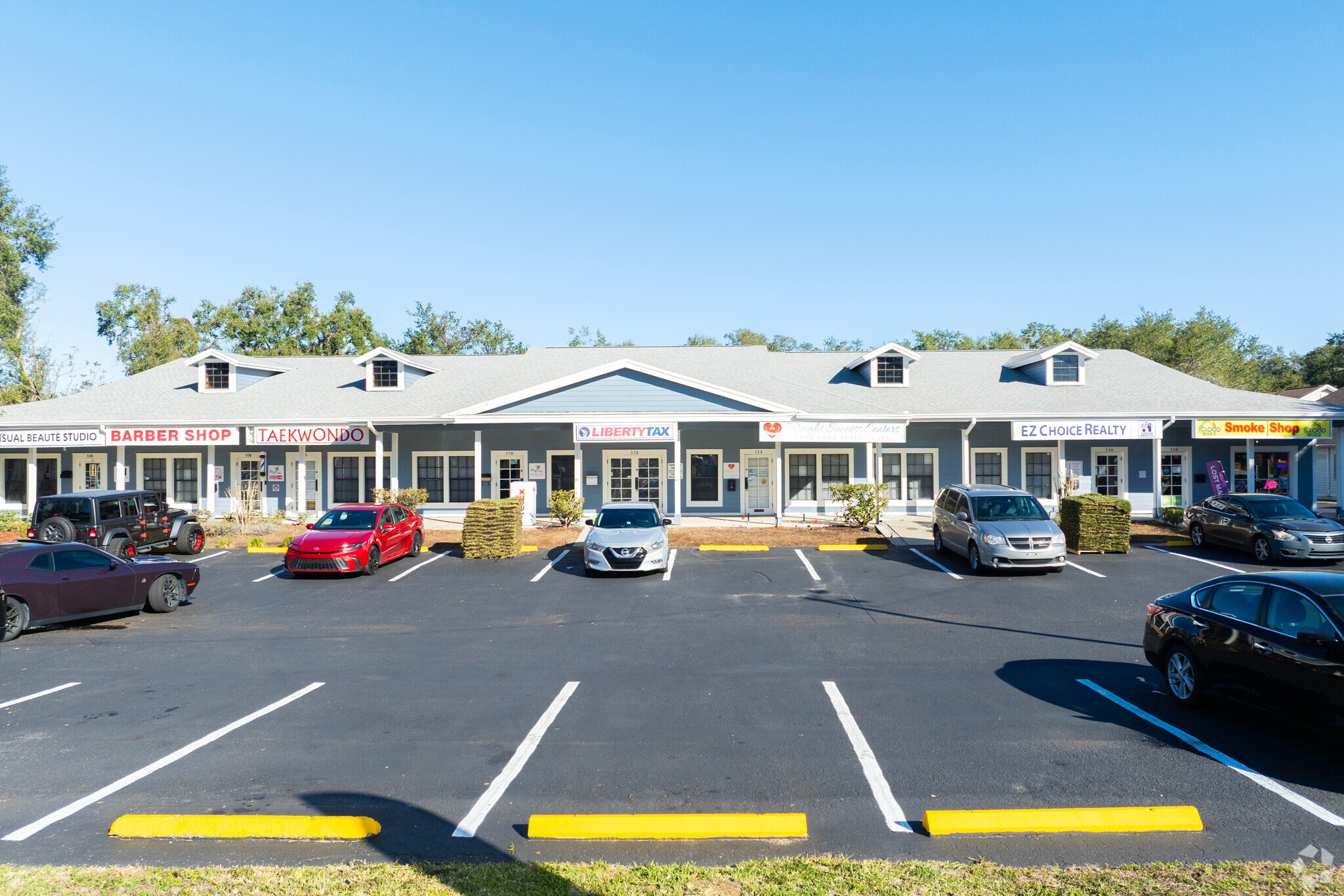 104-118 E Bloomingdale Ave, Brandon, FL for lease Primary Photo- Image 1 of 25