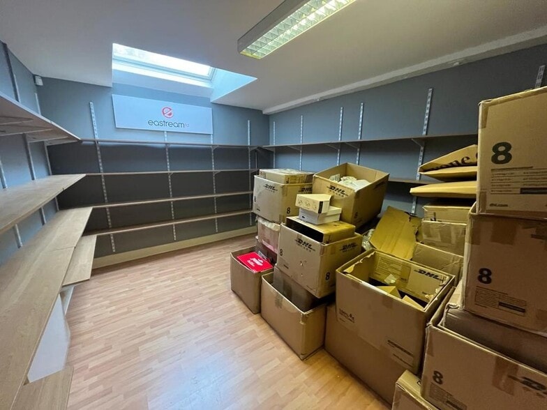 19 Church St, Oadby for lease - Interior Photo - Image 3 of 4