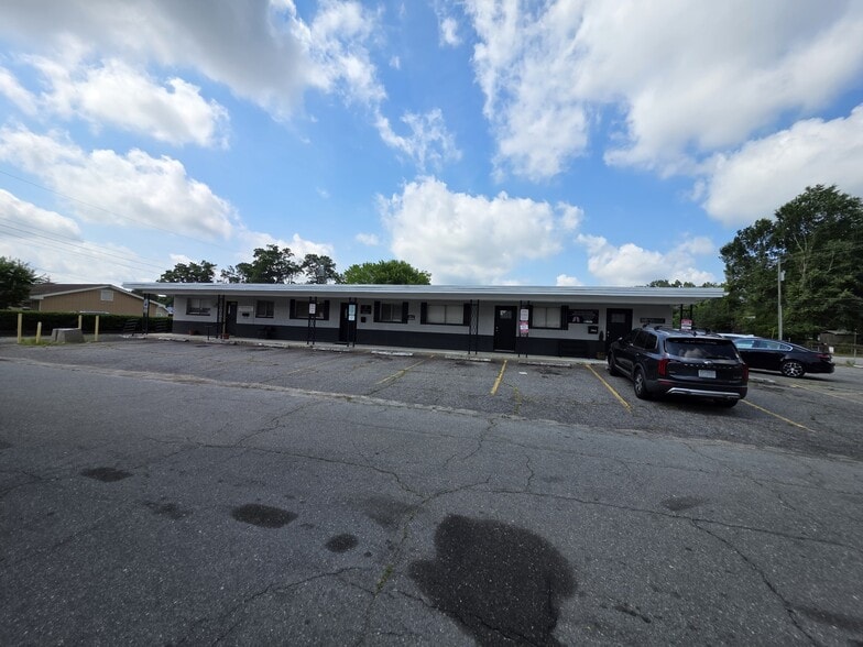 706 Wilkins St, Smithfield, NC for sale - Building Photo - Image 3 of 33