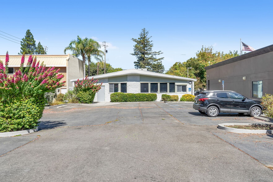 812 Court St, Woodland, CA for sale - Building Photo - Image 2 of 19