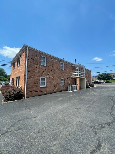 301 S West St, Culpeper, VA for lease - Building Photo - Image 2 of 3
