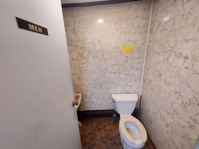 66-68 Plymouth St, Edwardsville, PA à vendre - Photo du bâtiment - Image 2 de 21