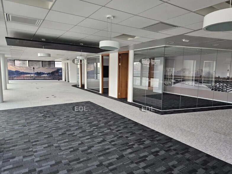 Bureau dans Ivry-sur-Seine à louer - Photo du bâtiment - Image 2 de 32