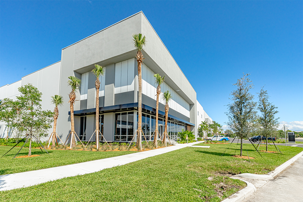 311 Racetrack Loop, Pompano Beach, FL for lease Interior Photo- Image 1 of 16