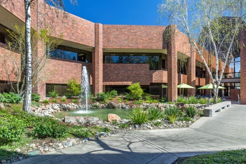 1610 Arden Way, Sacramento, CA à louer - Photo du bâtiment - Image 3 de 12
