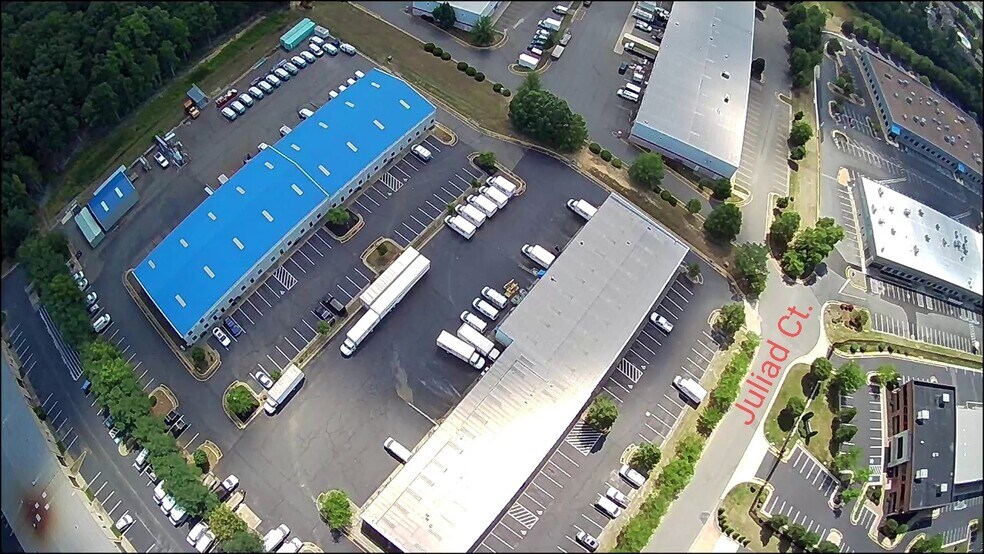 109 Juliad Ct, Fredericksburg, VA à louer - Photo du bâtiment - Image 2 de 9