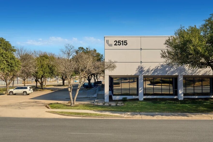 2515 Brockton Dr, Austin, TX à louer - Photo du bâtiment - Image 3 de 15