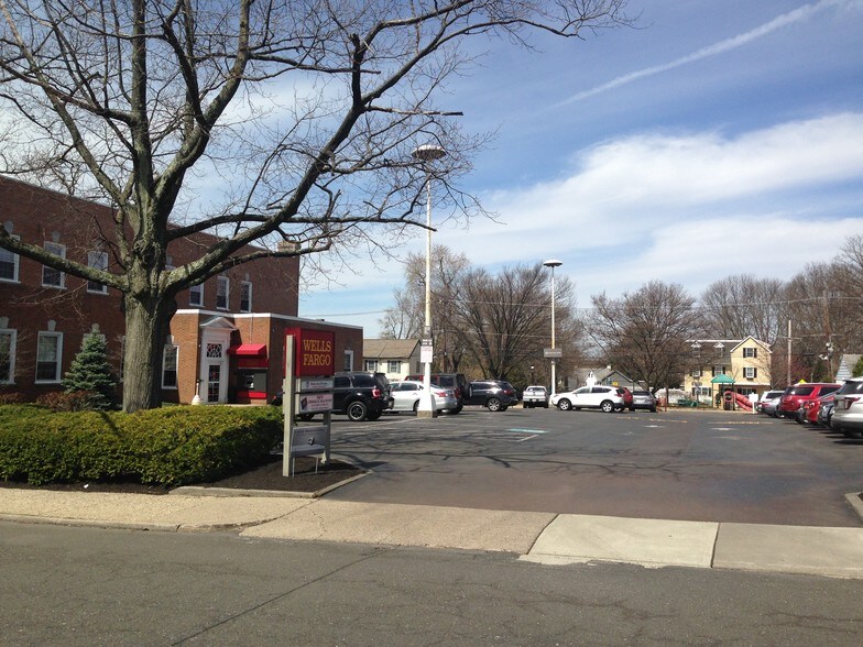 115 W Court St, Doylestown, PA à louer - Photo du bâtiment - Image 3 de 4