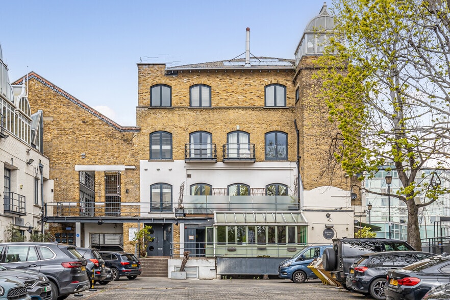35-37 Parkgate Rd, London for lease - Building Photo - Image 3 of 4