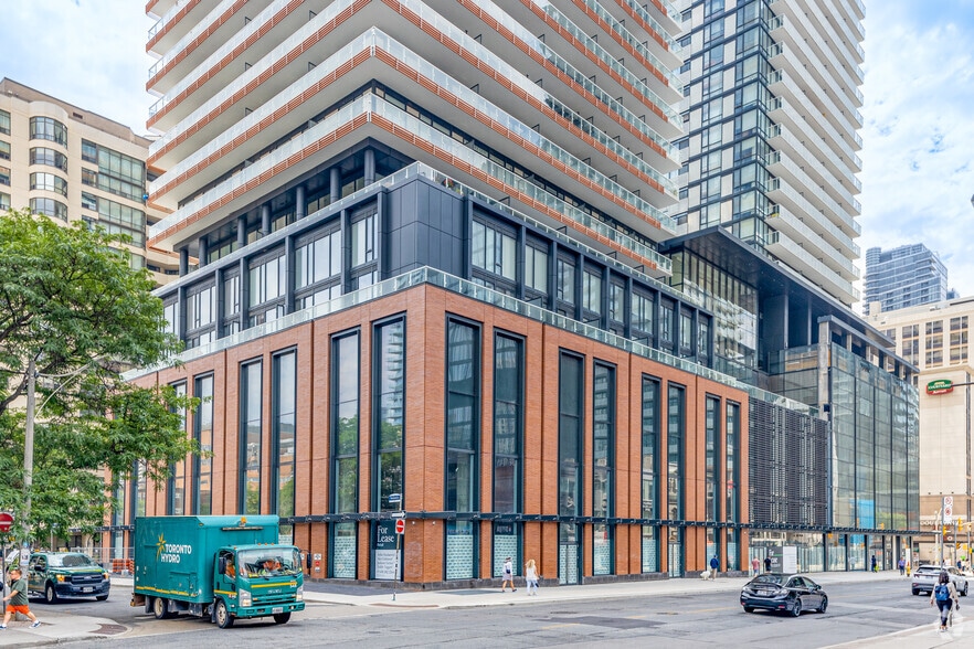 501 Yonge St, Toronto, ON à vendre - Photo du bâtiment - Image 2 de 9