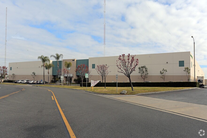 16800 E Trojan Way, La Mirada, CA à louer - Photo principale - Image 2 de 9