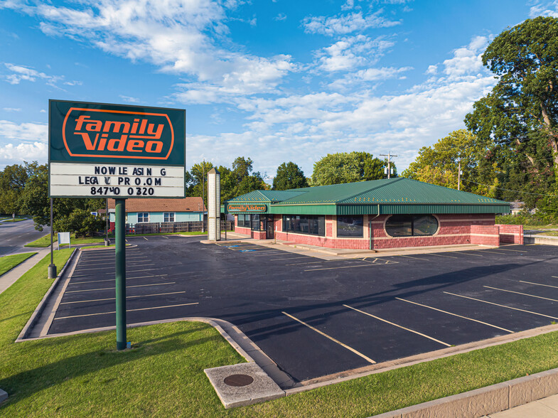 2004 N Broadway St, Pittsburg, KS for lease - Building Photo - Image 1 of 7