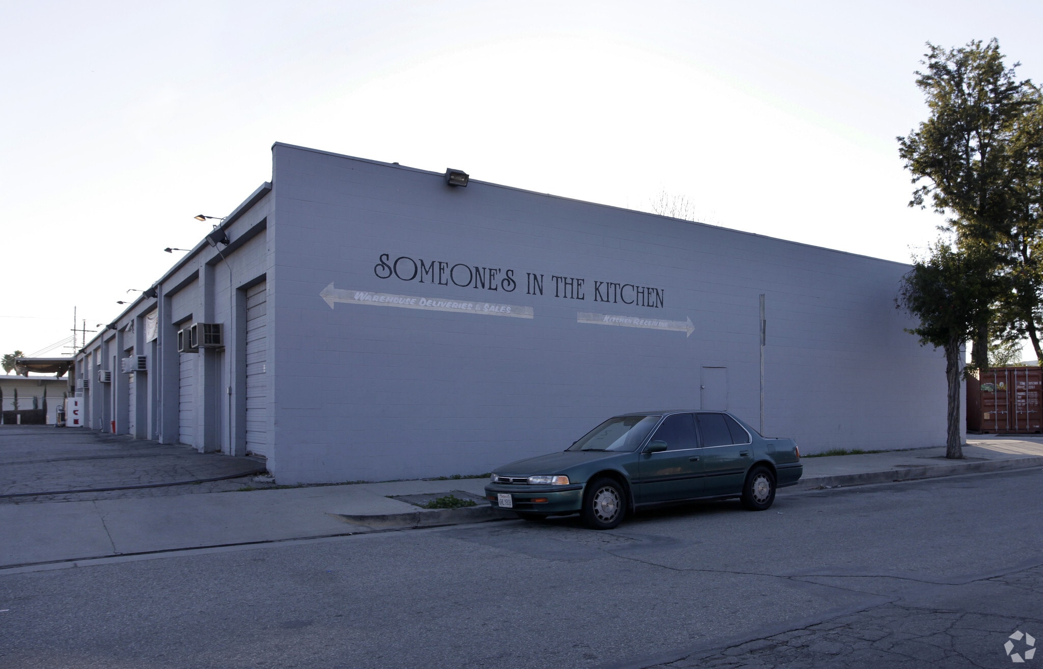 5979 Reseda Blvd, Tarzana, CA for lease Primary Photo- Image 1 of 10