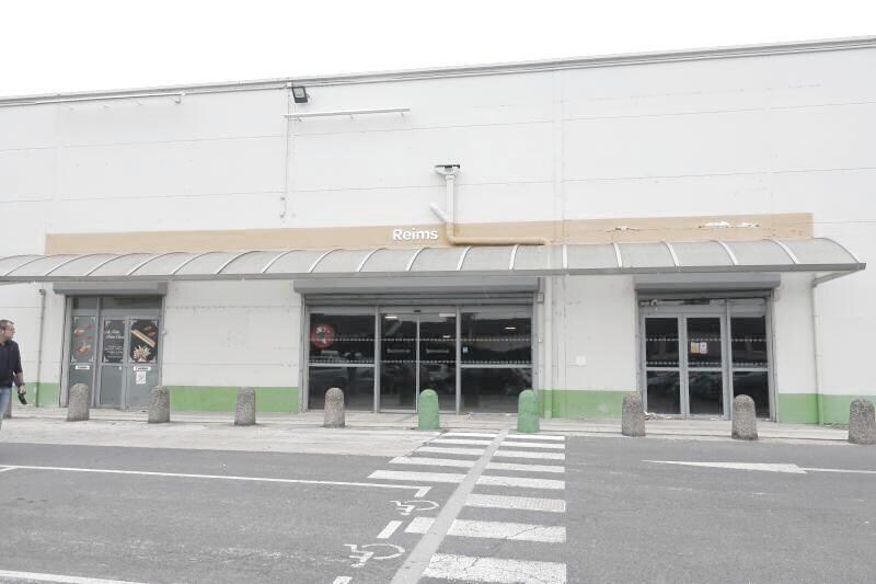 Retail in LA NEUVILLETTE for lease - Building Photo - Image 1 of 8