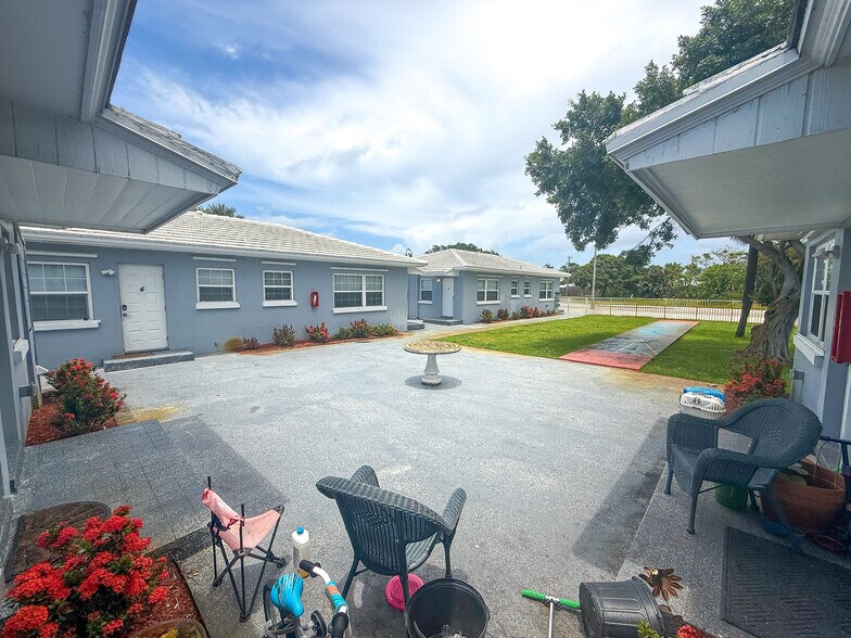 1001 S Federal Hwy, Lake Worth, FL à vendre - Photo du bâtiment - Image 3 de 16