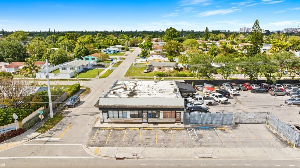 2461-2471 Pembroke Rd, Hollywood, FL à louer - Photo du bâtiment - Image 2 de 10