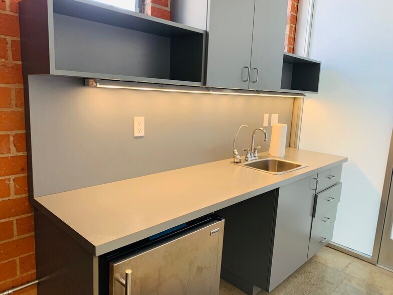 2754 S La Cienega Blvd, Los Angeles, CA à louer - Photo du bâtiment - Image 3 de 5