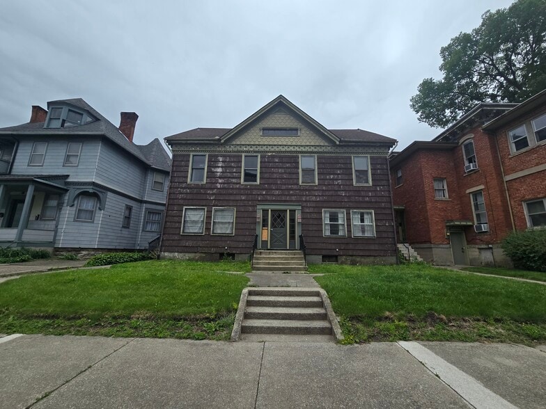 813 W Berry St, Fort Wayne, IN for sale - Building Photo - Image 1 of 57