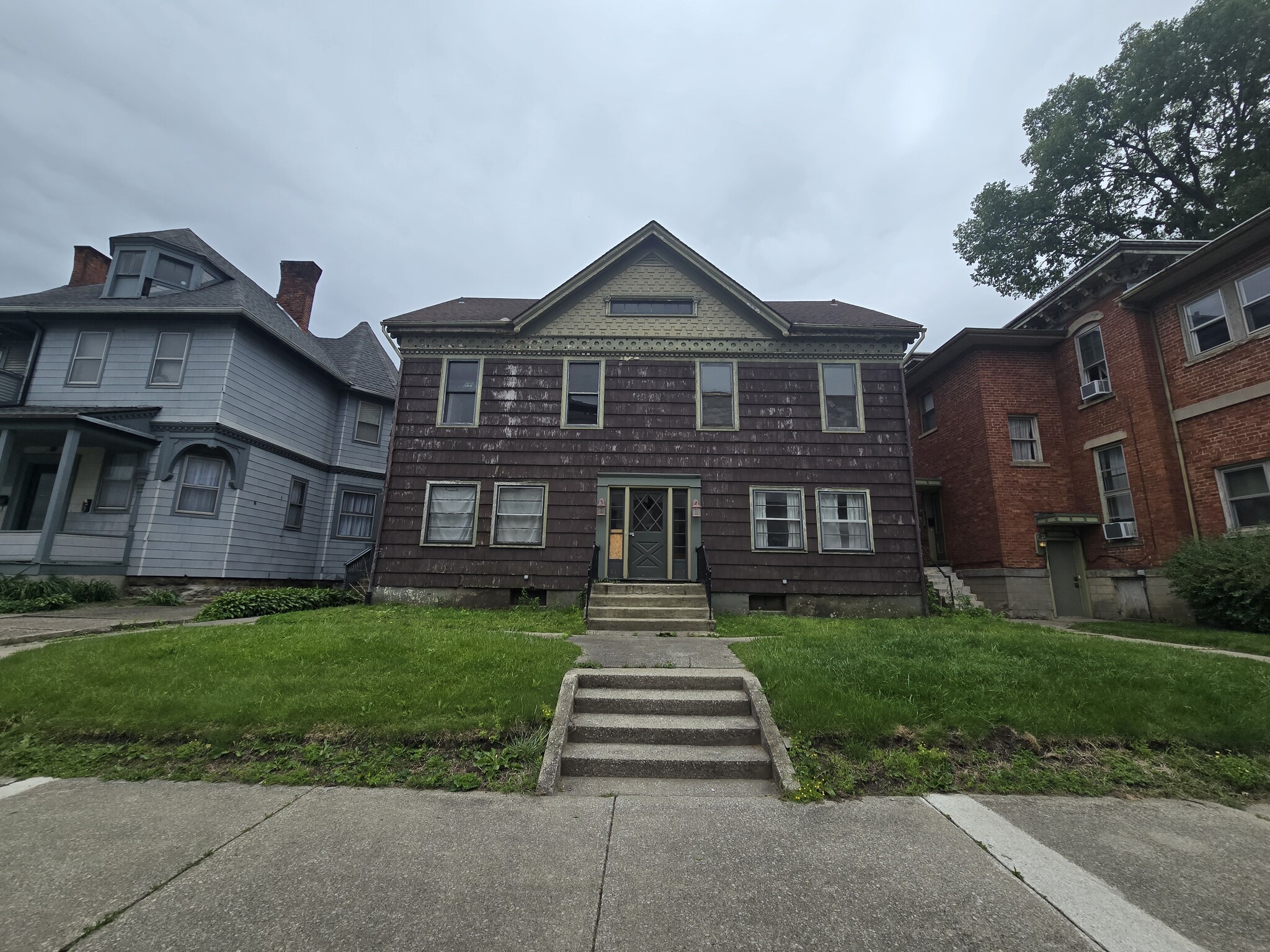 813 W Berry St, Fort Wayne, IN à vendre Photo du bâtiment- Image 1 de 58