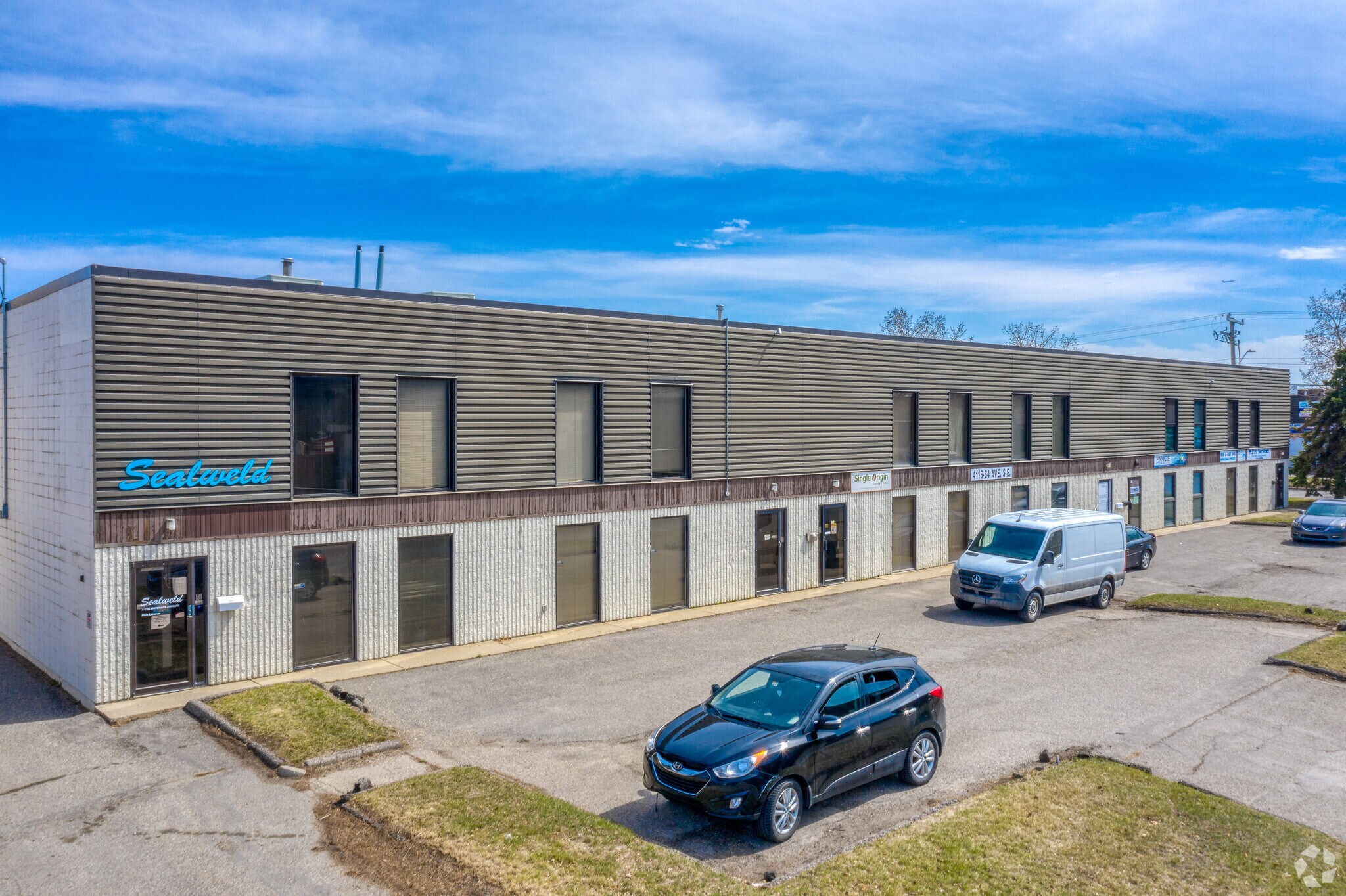 4116 64th Ave SE, Calgary, AB à vendre Photo principale- Image 1 de 49