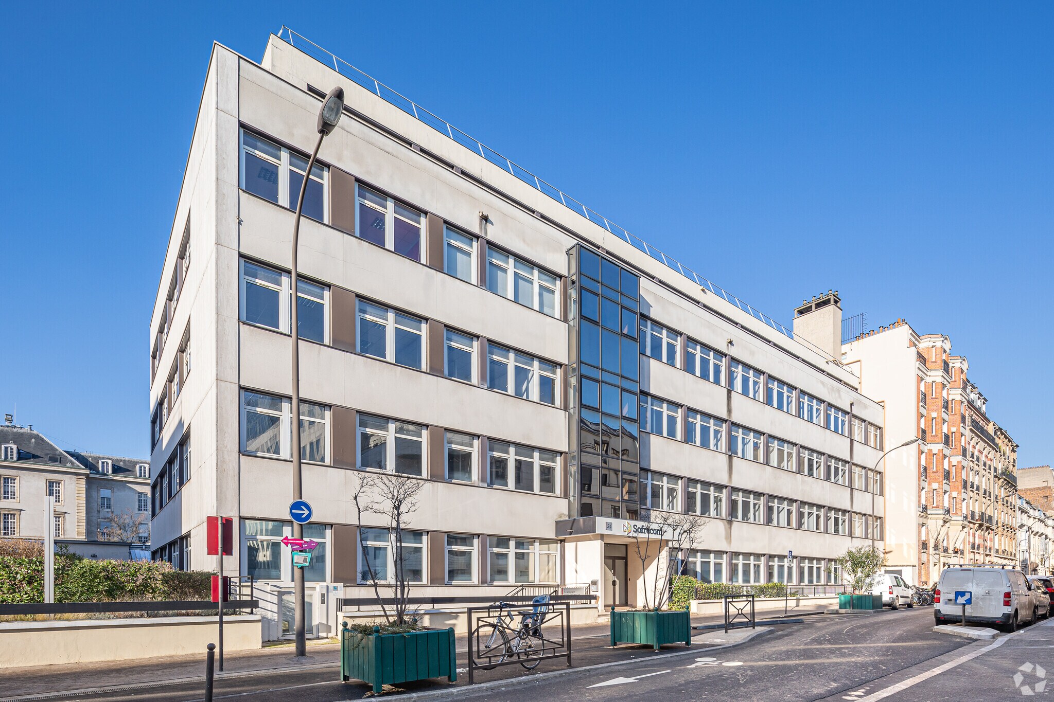 24 Avenue Du Petit Parc, Vincennes for lease Primary Photo- Image 1 of 13