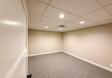2212 E Moreland Blvd, Waukesha, WI for lease Interior Photo- Image 1 of 7