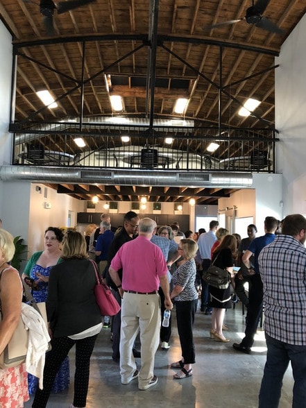 31 W 31st St, Kansas City, MO for sale - Interior Photo - Image 3 of 12