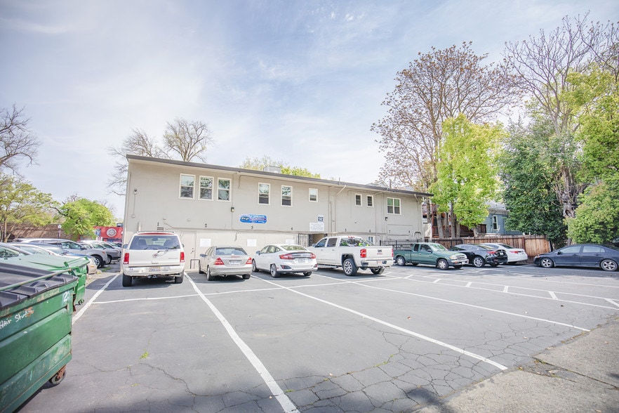 2220 J St, Sacramento, CA à louer - Photo du bâtiment - Image 3 de 4