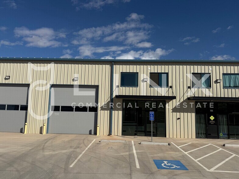 5508 240 N, Hurricane, UT à louer - Photo du bâtiment - Image 2 de 8