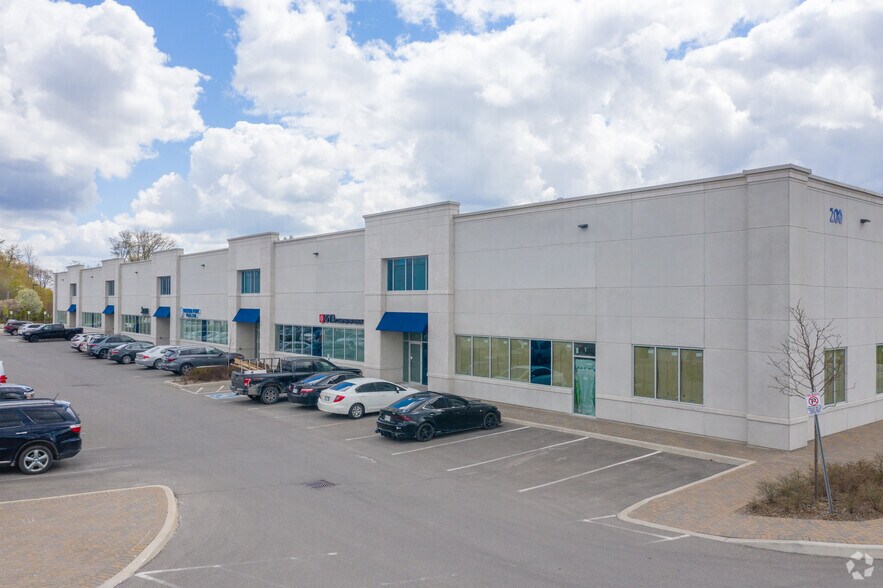 200 Tesma Way, Vaughan, ON à vendre - Photo principale - Image 1 de 1