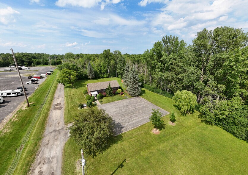 228 Tom Miller Rd, Plattsburgh, NY à vendre - Photo du bâtiment - Image 2 de 32