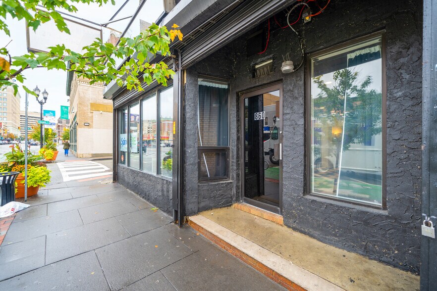 860 Bergen Ave, Jersey City, NJ à louer - Photo du bâtiment - Image 3 de 10
