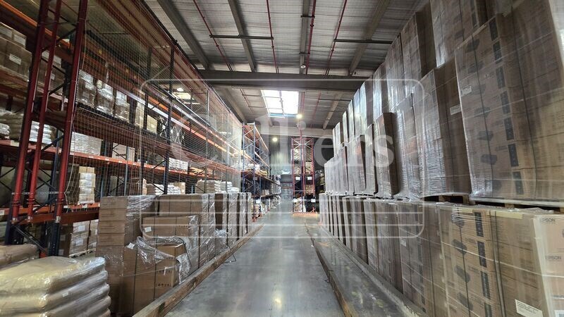 Industrial in Vitrolles for lease - Building Photo - Image 1 of 10