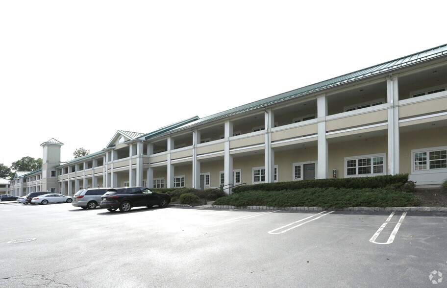 225 Bridge St, Metuchen, NJ for lease - Building Photo - Image 2 of 21