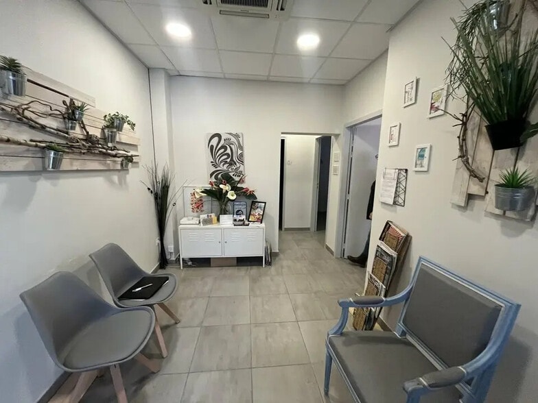 Office in MONTFAVET for lease - Building Photo - Image 2 of 7