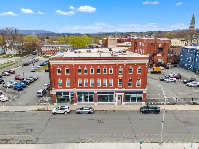 42 Summer St, Pittsfield, MA à vendre - Photo du bâtiment - Image 2 de 15