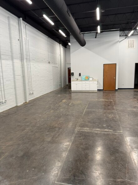 608 E Hickory St, Denton, TX à louer - Photo du bâtiment - Image 2 de 4